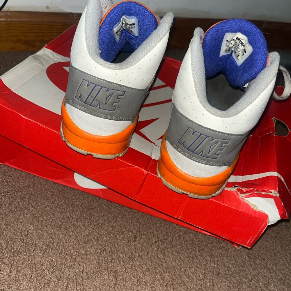 Nike - Picture 3 of 3